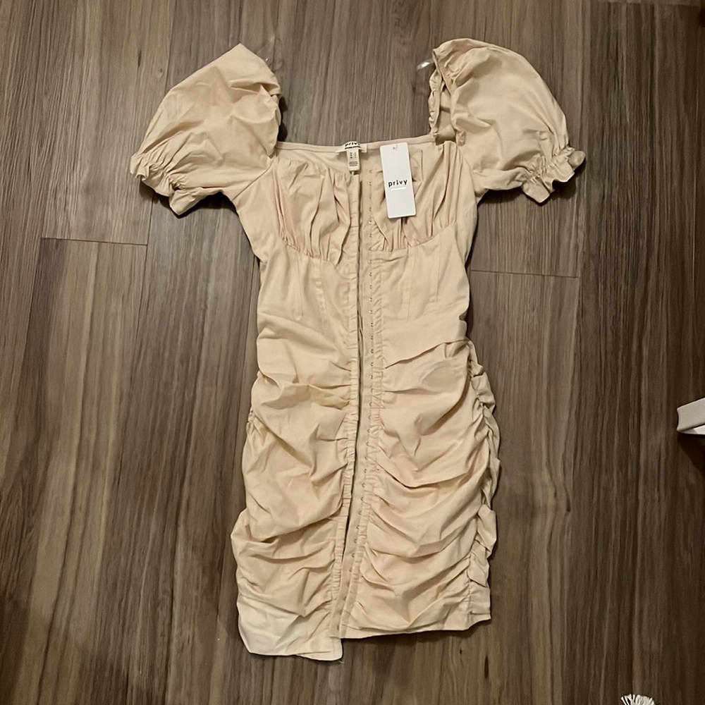 Tight dress with puffy sleeves